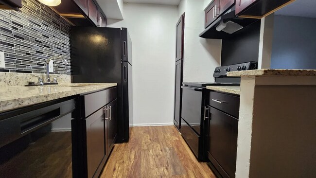 13740 Montfort Dr Unidad Doral & Montfort Valley - Studio