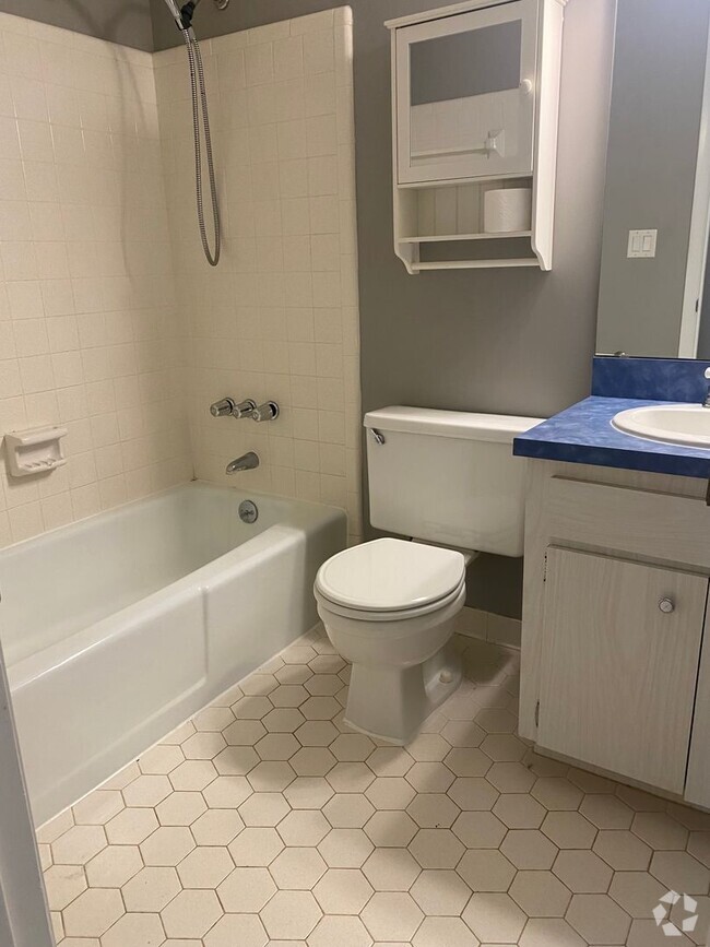 Building Photo - Lovely Single Family Home One Mile from Th...