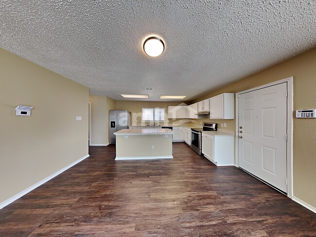 Photo - 304 Sandlewood Ln