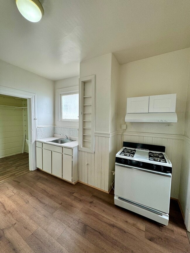 Photo - 1418 Pacific Ave Unidad Back Cottage