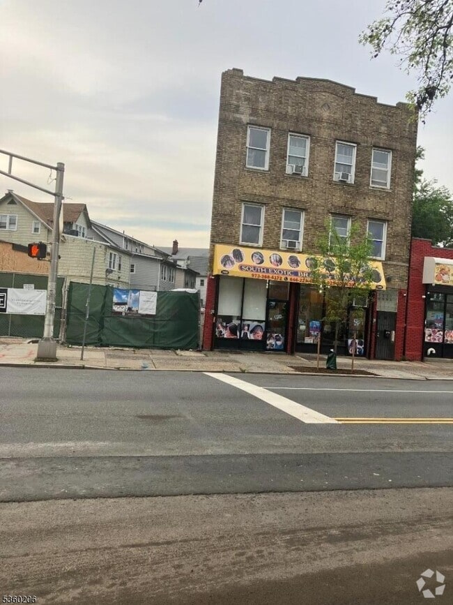 Building Photo - 789 S Orange Ave Rental
