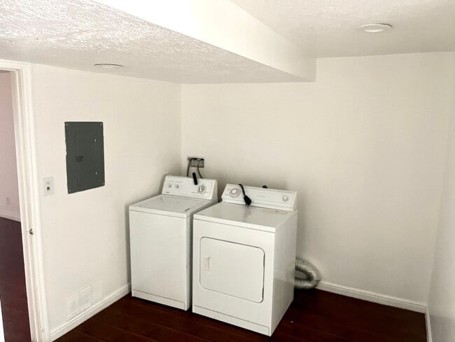 Photo - 3079 Lehman Ave