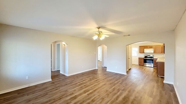 Photo - 3112 Travis St