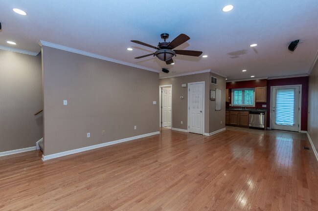 Photo - 127 Banksville Pl