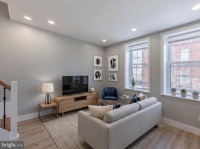 Photo - 672 N 19th St