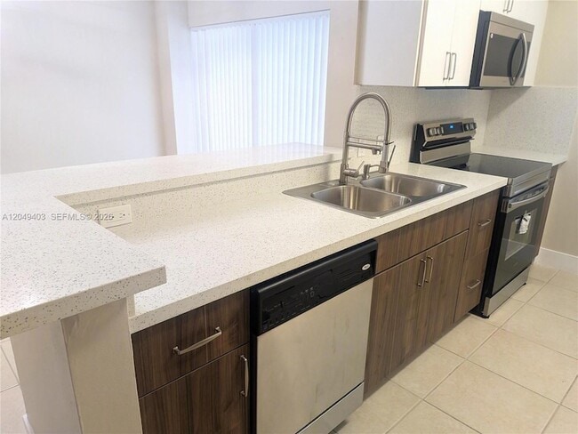 Building Photo - 9645 NW 1st Ct Unit 1209