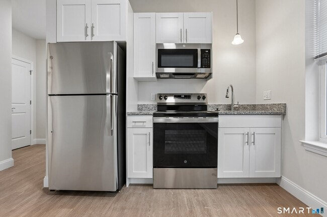 Building Photo - 55 Steele Blvd Unit 205