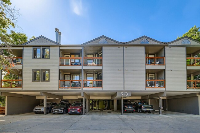 Photo - Stylish 1-Bedroom Condo in Prime Location! Available May 2nd! Unidad 11