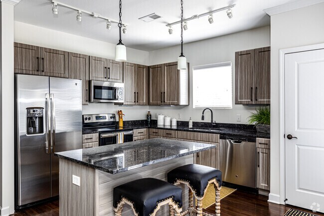 2BR, 2BA - 1380SF