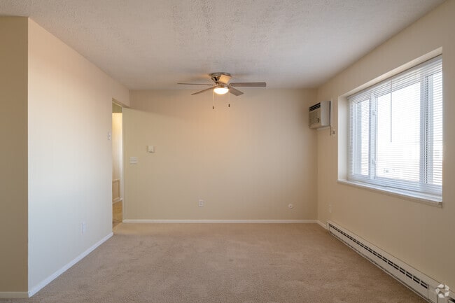 2BR, 2BA - 1115 SF - Living/Dining