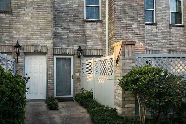 Building Photo - 6000 Reims Rd Unit 3403