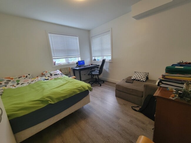 Photo - 4 Bed 2 Bath on Maitland Unit B