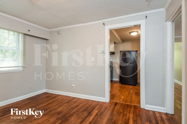 Photo - 2456 Maple St