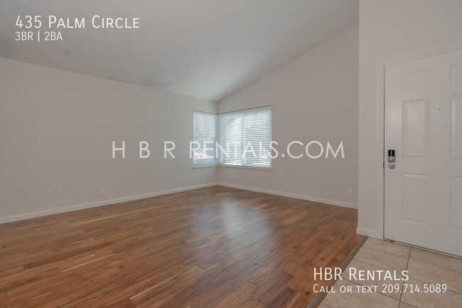 435 Palm Cir