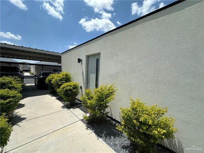 1308 E Iris Ave Unit 4