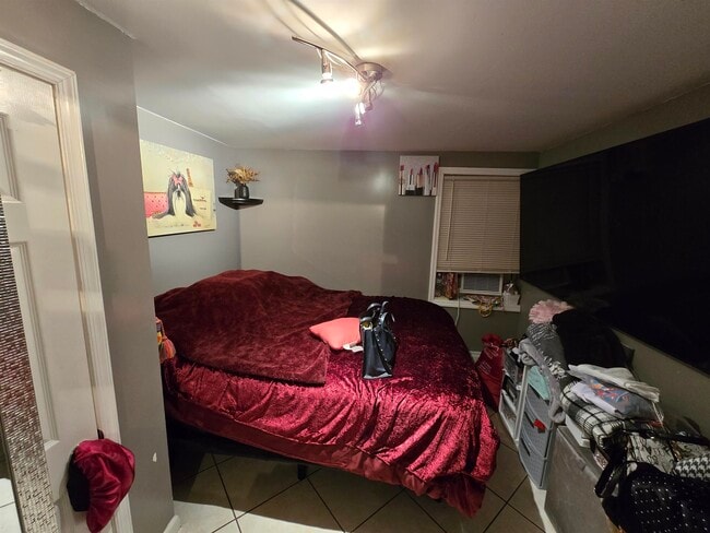 Photo - 1118 85th St