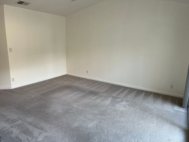 Photo - 2bd/2ba PRIVATELY GATED COMMUNITY WITH POOL AND MORE ACROSS FROM UNION LANDING SHOPPING CENTER!!!