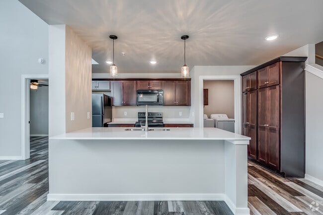 2 habitaciones, 2 baños - 1715 pies cuadrados - Cocina - Duck Creek Landing Apartments