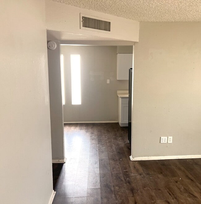 SINGLE STORY 2 BEDROOMS 1 BATHROOM NORTH P... - SINGLE STORY 2 BEDROOMS 1 BATHROOM NORTH P... Apartment Unit 3