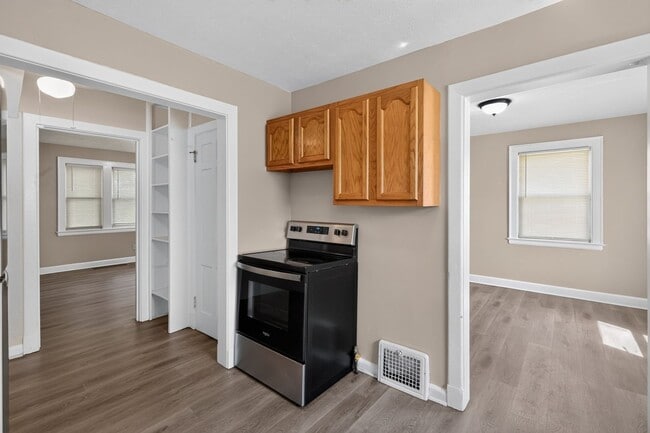 Photo - 1337 Ivydale Ave SW