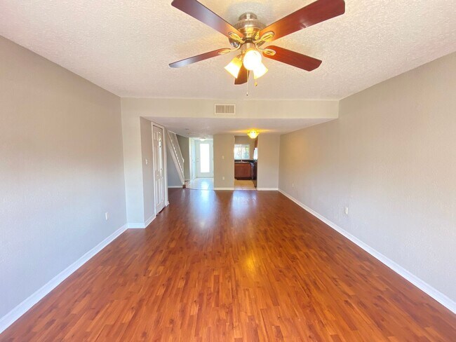 Photo - Beautiful 2/1.5 Condo in Orlando! New Carpet! Unidad 3