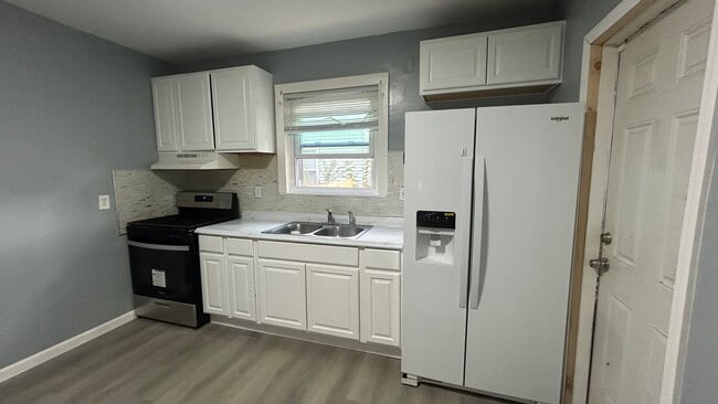 Building Photo - 170 Lewis Ave Unit 1st Floor Rental