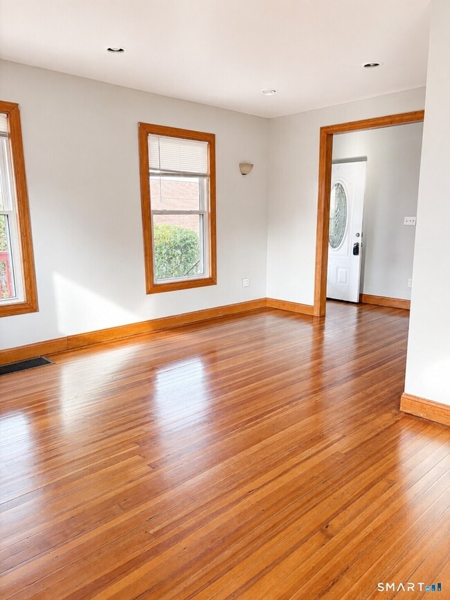 Photo - 400 Treadwell St