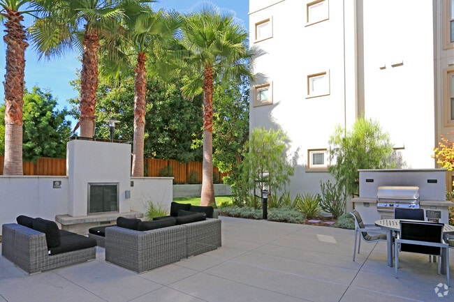 Photo - Cirrus Redwood City