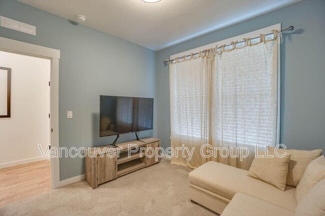 Photo - 737 SE 38th St