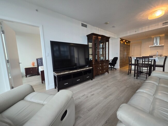 Photo - 7358 Edmonds St