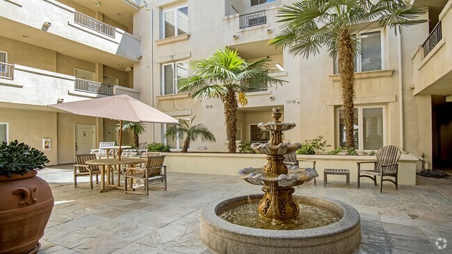 Building Photo - Remodeled 2Bed/2Bath Condo, SS Appliances,...
