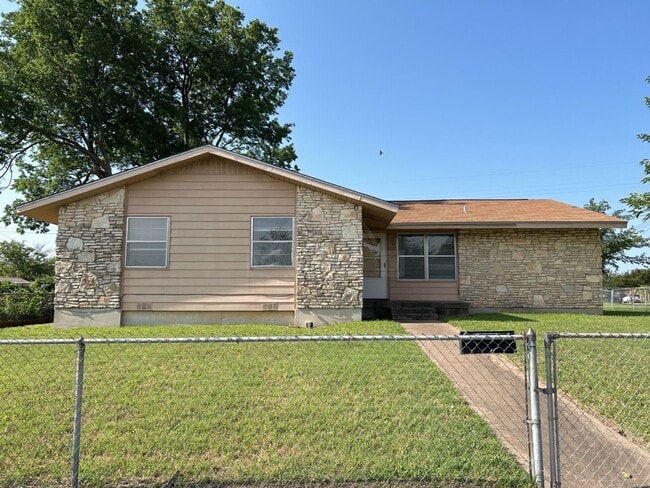 Building Photo - 1510 Metropolitan Dr Rental