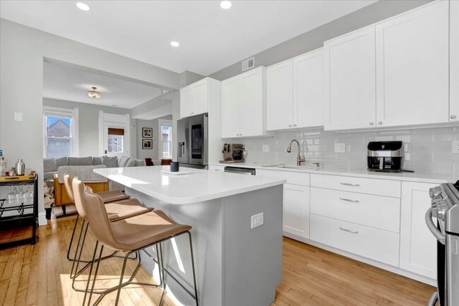 Photo - 1728 N Wood St Unidad 2R