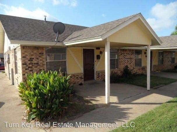 Building Photo - AVAILABLE NOW. SINGLE-LEVEL, PET-FRIENDLY,... Rental
