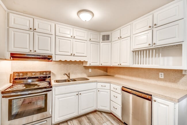 Photo - 744 Vaughn Cir