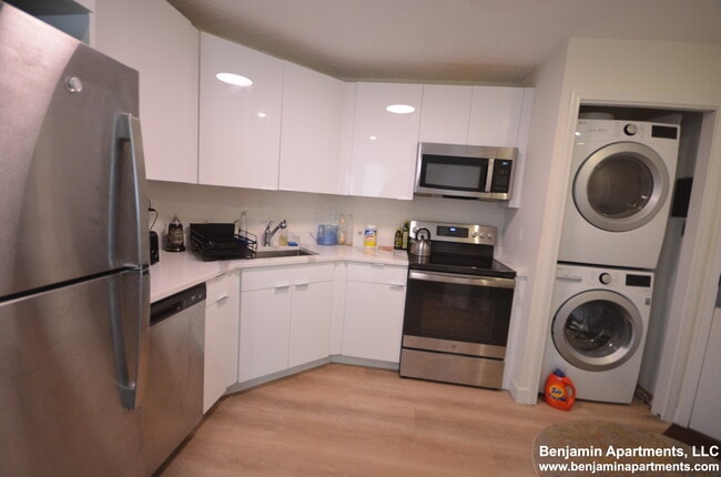 Building Photo - 15 Webster Ave Unit 507 Rental