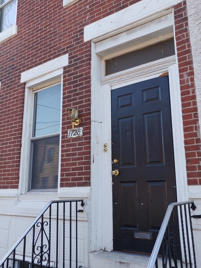 Photo - 1728 S 19th St Apartment Unit 2nd Flr
