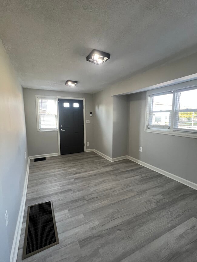 Photo - 278 Hosack St