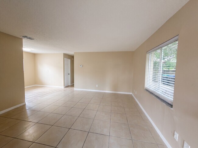 Photo - 5523 Lehigh Ave Unit 5523