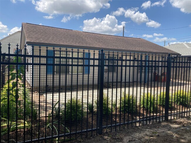 Photo - 1339 Idylwild St