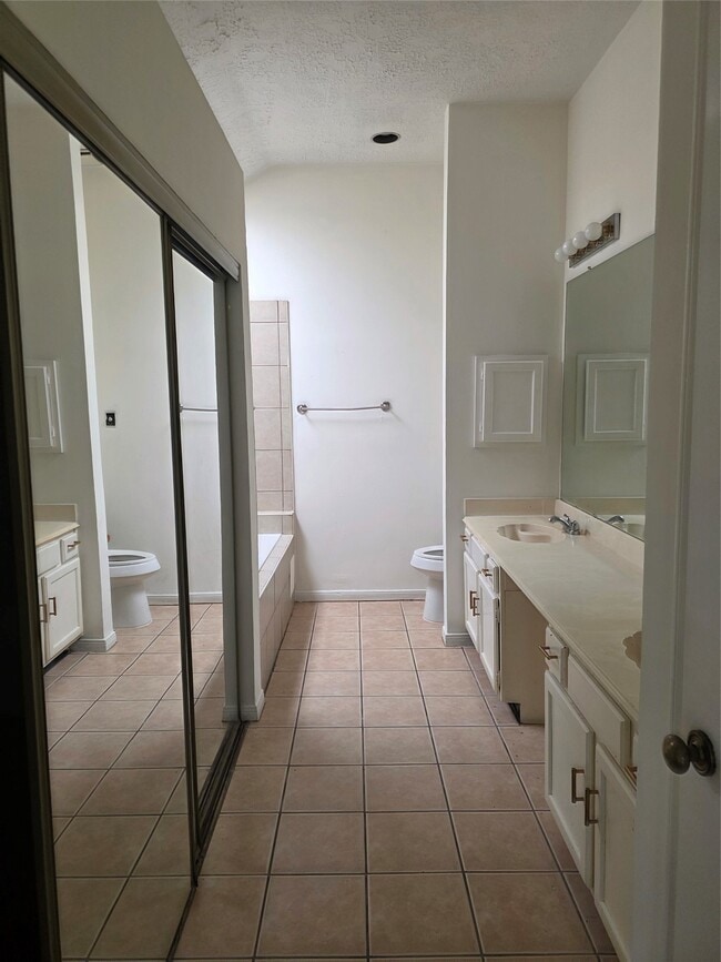 Photo - 7803 La Rochelle Cir