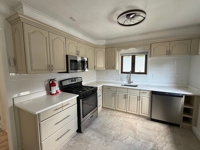 Photo - 15 Linwood St Unit 2