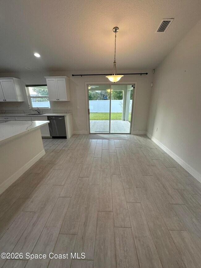 Photo - 650 Rockinghorse Rd