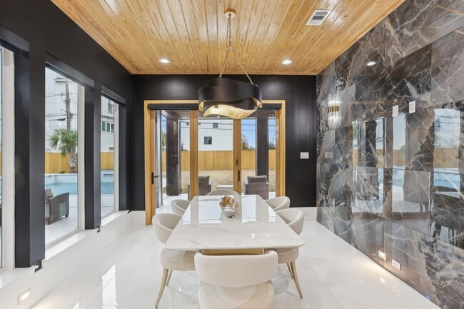 Photo - 3902 Charleston St