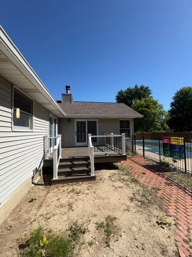 Photo - Single Family Home in Germantown Hills with Pool 3 BR / 4BA