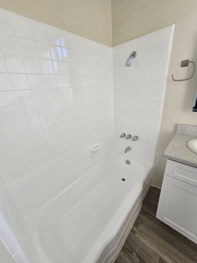 Bathroom - Cameo Somerset Apartments