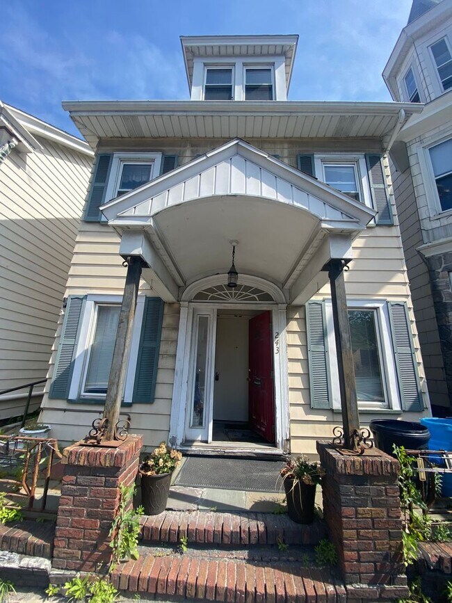 Photo - 243 E Broad St Unit 243 E Broad St Apt 1