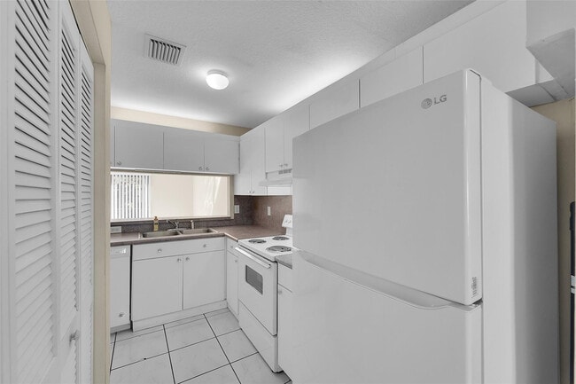 Photo - 9088 NW 40th St