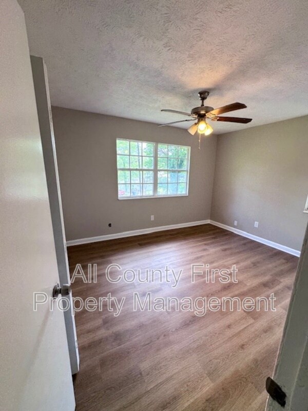 Photo - 801 Plainville Terrace SW