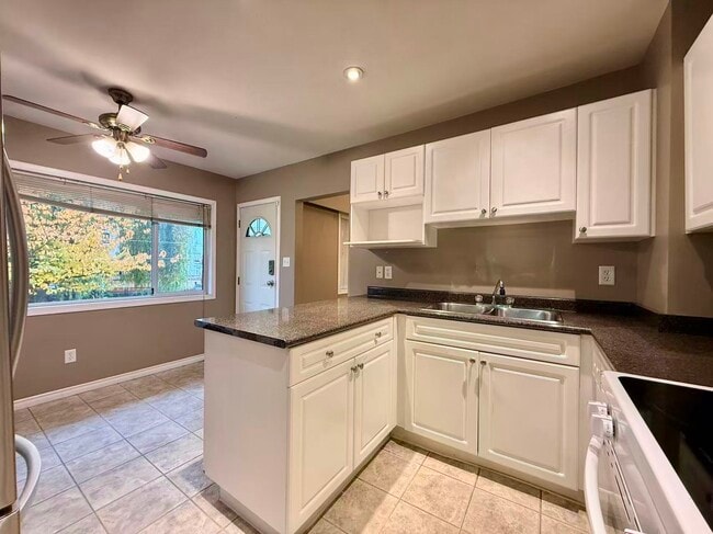 Photo - 650 Roderick Ave